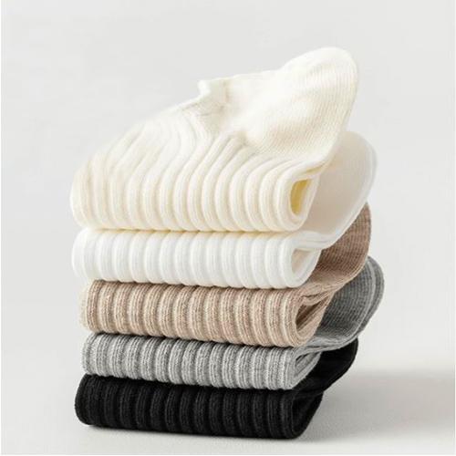 A Set Of Socks In Different Colors 5pcs
