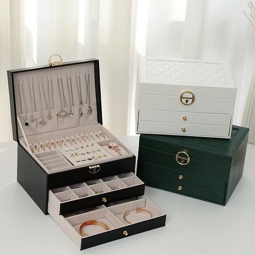 Noir and Blanc Jewelry Organizer