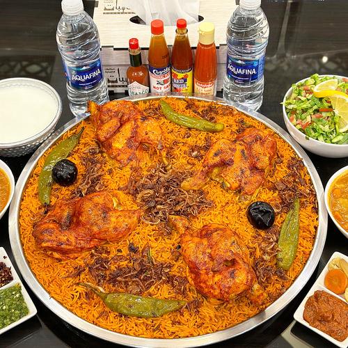 صينية كبسة حمراء دجاج