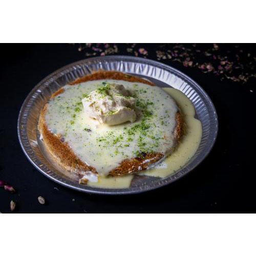 Large Kunafa with Cinaboon and Cream Dish