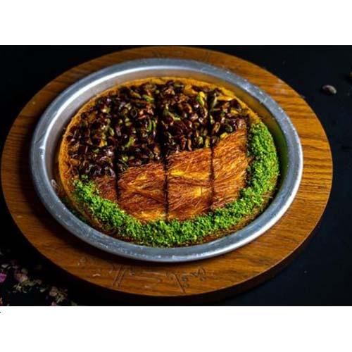 كنافة حصير وفستق حب بالقشطة