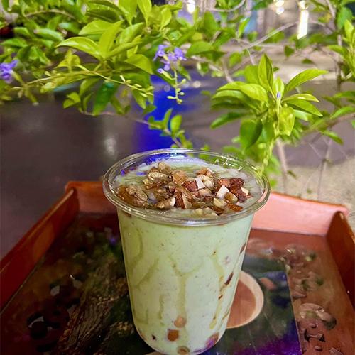 افوكادو عسل ومكسرات