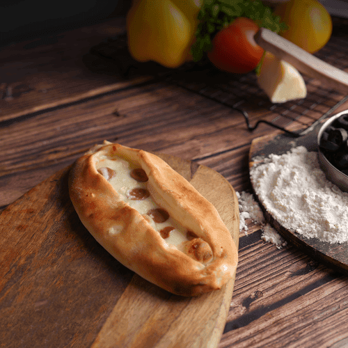 فطيرة نقانق كاتشب مايونيز
