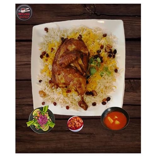 نصف دجاج مع عيش ومرق ومعبوج وسلطة