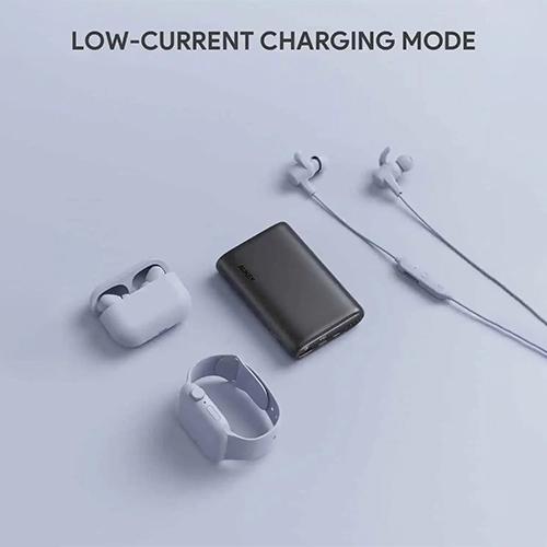 اوكي اسينشال باور بنك 15000مللي امبيرQC وPD بمنفذين USB وType C شحن سريع 18واط اسود موديل رقم.PB-Y39